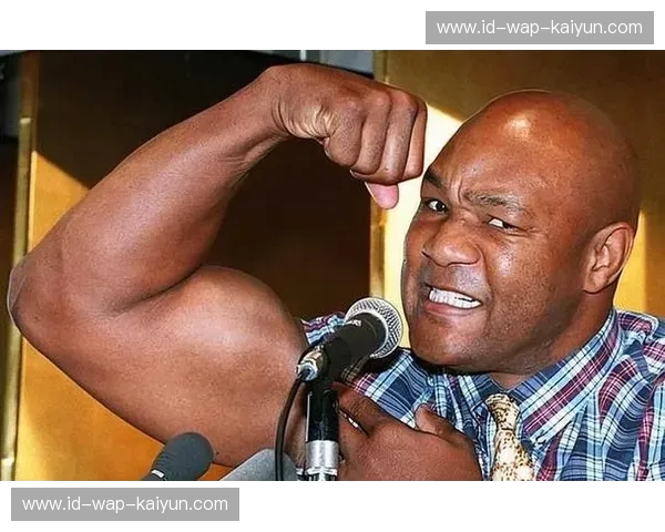 拳王乔治·福尔曼:从“魔鬼”到“烤炉大亨”,那场跨越世纪的自我博弈 拳王乔治·福尔曼:从“魔鬼”到“烤炉大亨”,那场跨越世纪的自我博弈